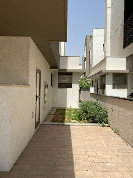 5bhk Independent  fully Furnished house Villa in Sobha International City Sector 109 Gurgaon-18