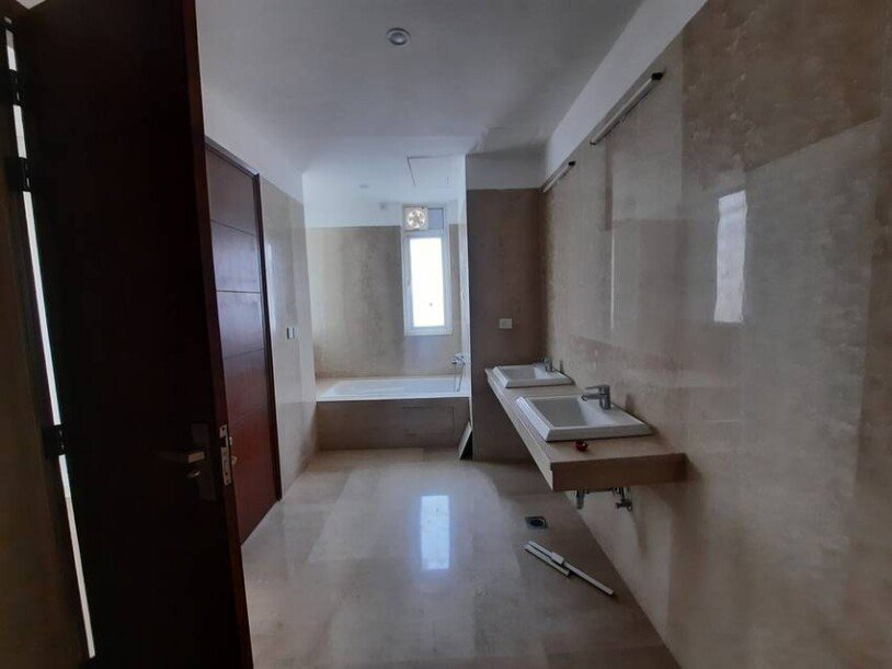 5bhk 8000 sqft  independent villa puri deplomatic greens sector 110A gurgaon-14