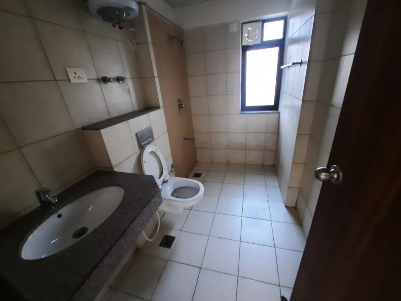 2 BHK Apartment for rent in Godrej Oasis Sector-88A Gurgaon-4