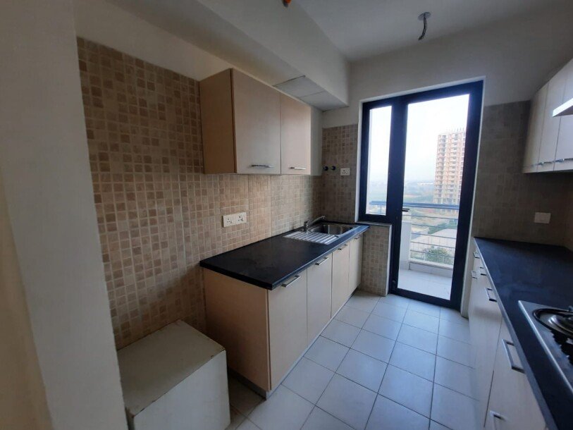 2 BHK Apartment for rent in Godrej Oasis Sector-88A Gurgaon-3