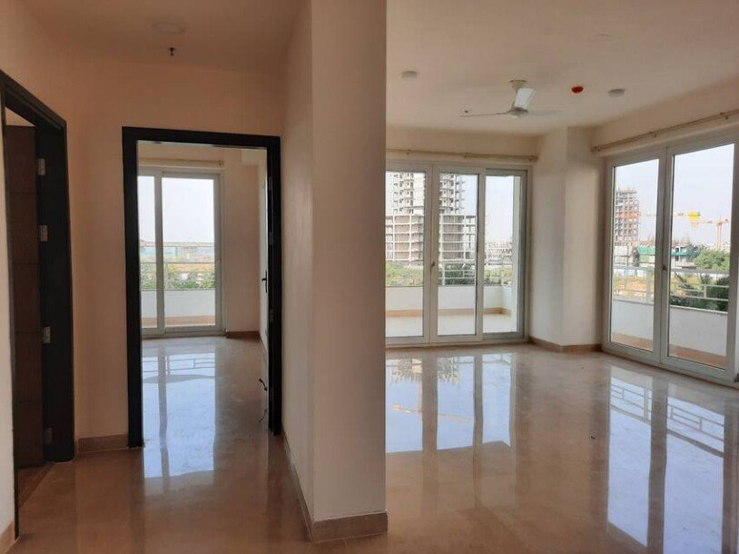 2bhk+study semifurnished  flat in puri emerald bay Dwarkaexprewway  sector 104 gurgaon-3